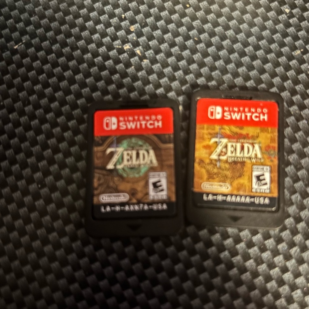 Nintendo Switch Zelda Game Cartridge Set - Black and Red